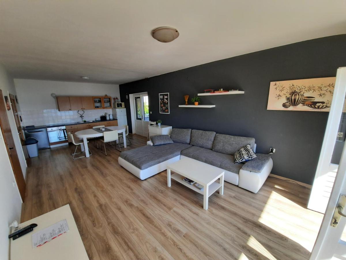 Sea View Nona Apartment Цриквеница Экстерьер фото